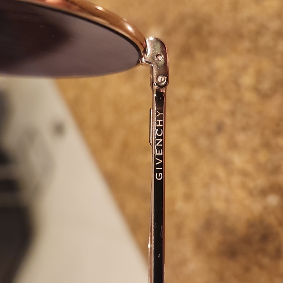 Givency Round Sunglasses - Picture 11 of 11